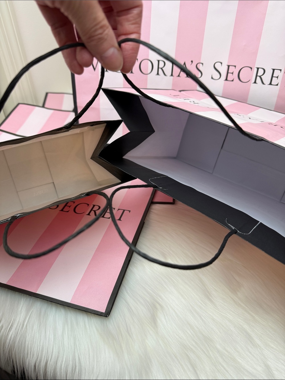 (8) Victoria’s Secret & PINK gift bags shopping bags - Picture 8 of 13
